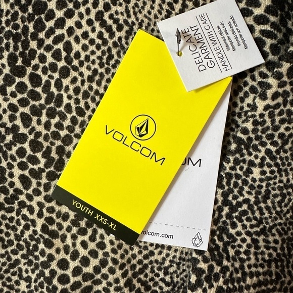 Volcom NWT sweater Over N Out size XS extra small 5/6 animal print snakeskin - Picture 4 of 7
